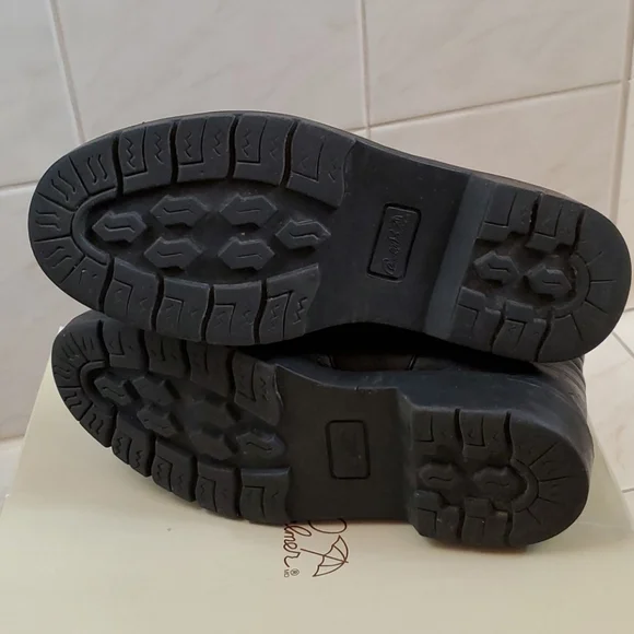 Host pick🥳New* Mens Leather Winter boots - Picture 4 of 6